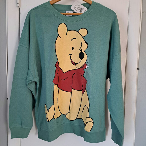 Disney's Winnie The Pooh Cute Pose Juniors' Oversized Graphic Pullover NWT L - Picture 2 of 7